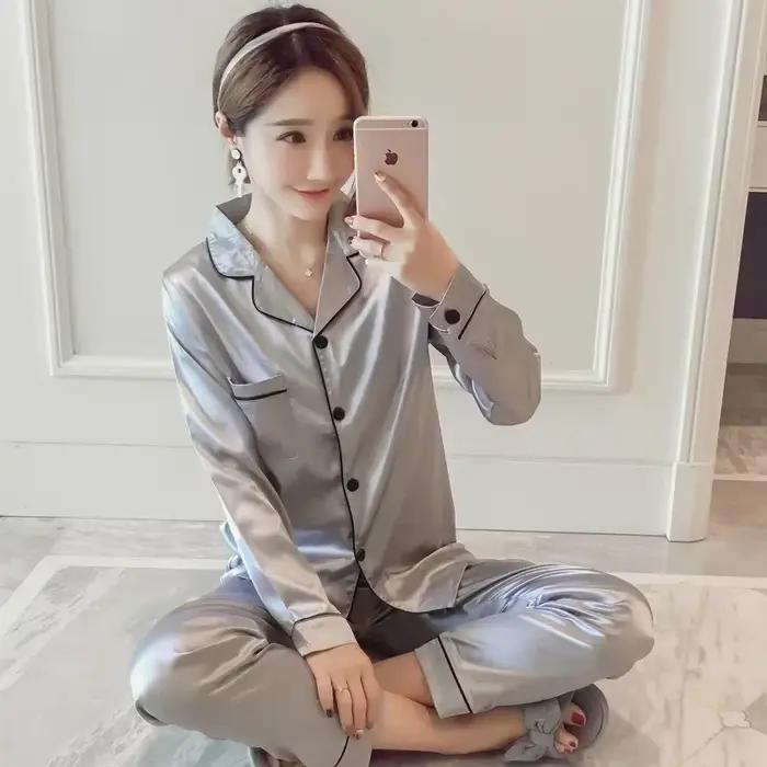 Pyjamas en polyester pour femmes automnaux élégants avec col rabattu et manches longues pour nuits de repos et soirées décontractées
