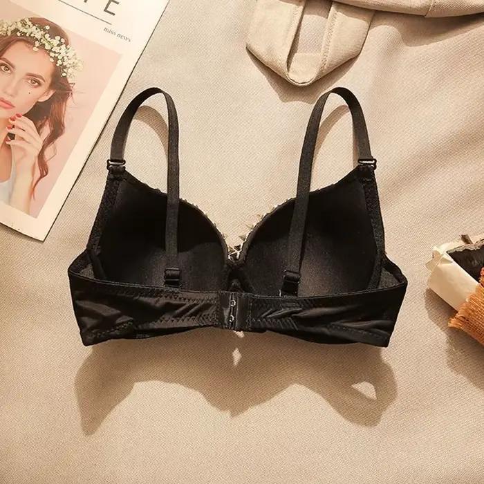 Soutien-gorge push-up à pointes style punk gothique