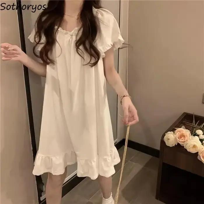 Chemise de nuit blanche à manches courtes pour femmes