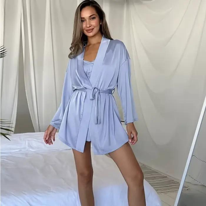 Nouvel ensemble pyjama 3 pièces en satin 2026 pour femme : robe sexy à manches longues + caraco + short – Tenue d'été