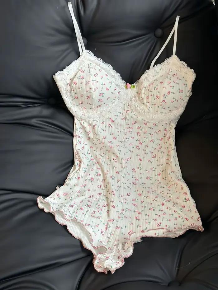 Onesie-Pyjamas floraux mignons pour femmes