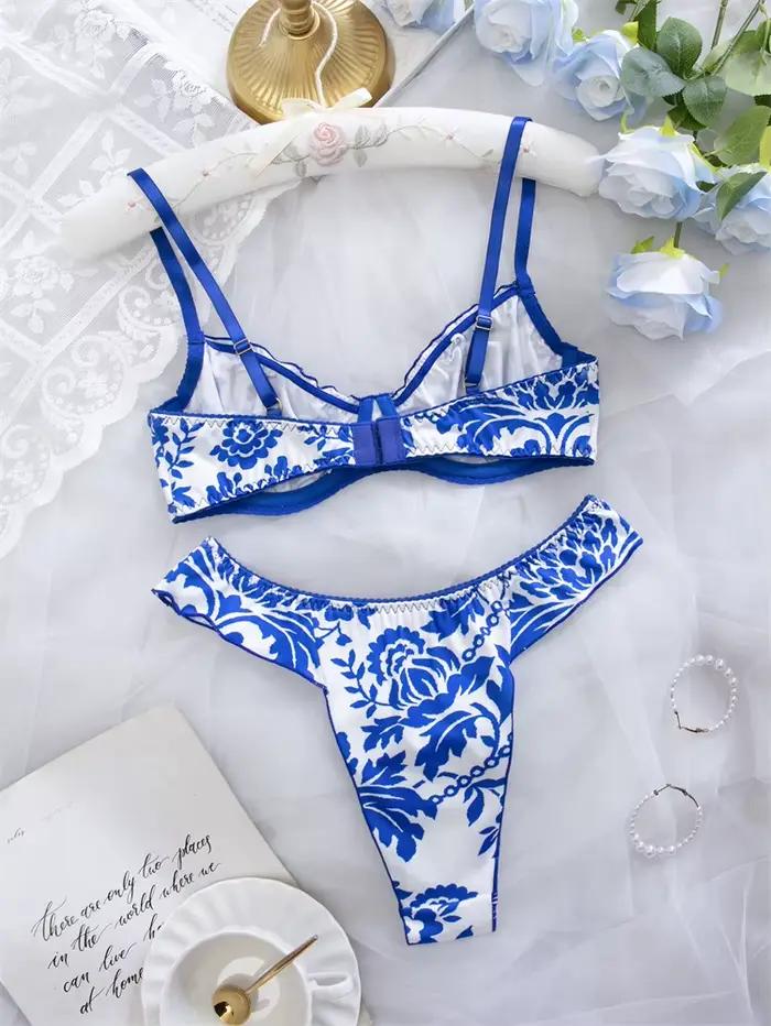 Ensemble de lingerie féminine bleu à imprimé floral