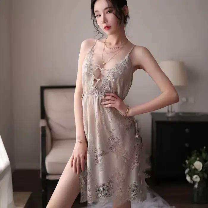 Chemise de nuit en dentelle évidée à fleurs grises pour femmes