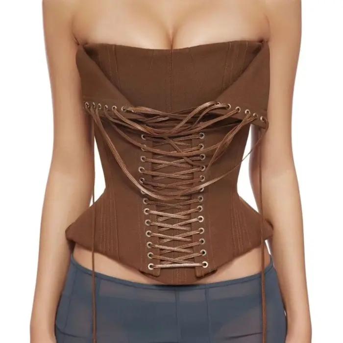 Corset en arête de poisson avec cravate en corde