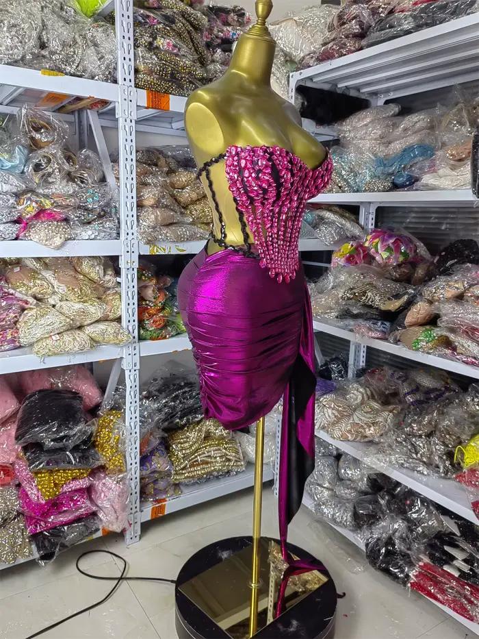 Tenue de soirée pour femmes, tenue de soirée, boîte de nuit, violet vif, sans bretelles, haut Corset en cristal et Mini jupe traînante, ensembles deux pièces, vêtements de nuit