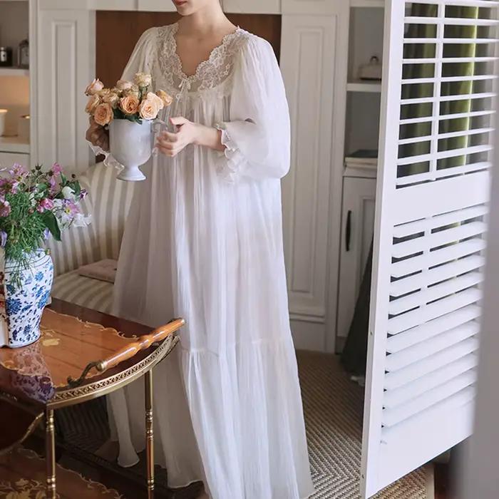 Chemise de nuit féminine en dentelle romantique coupe ample style féerique