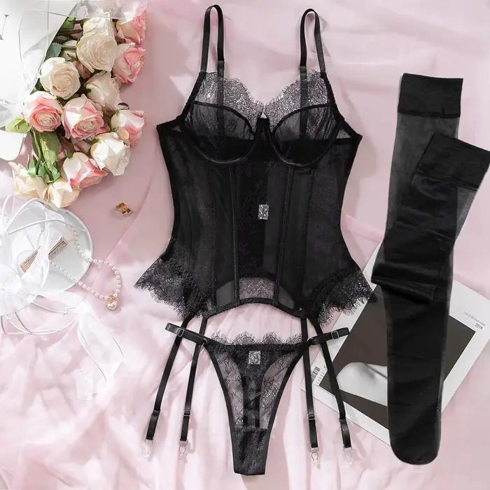 Ensemble de lingerie trois pièces en dentelle florale transparente pour femme
