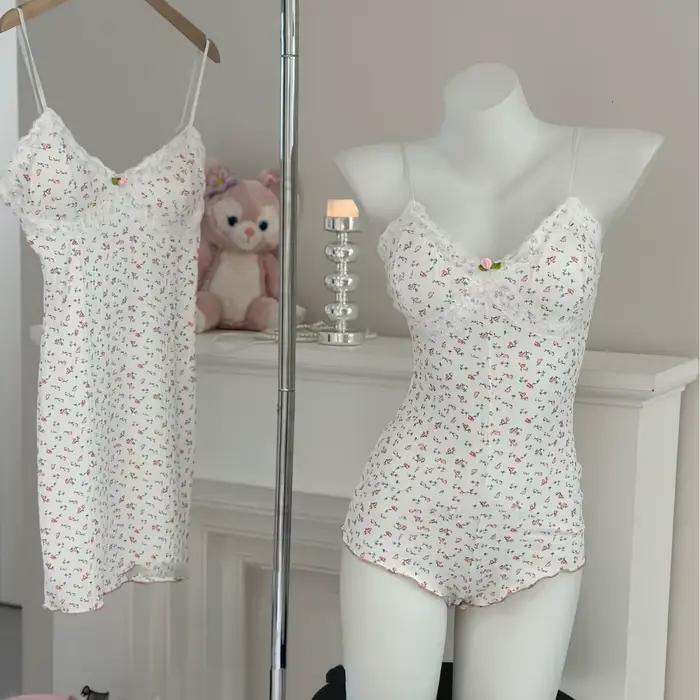 Onesie-Pyjamas floraux mignons pour femmes