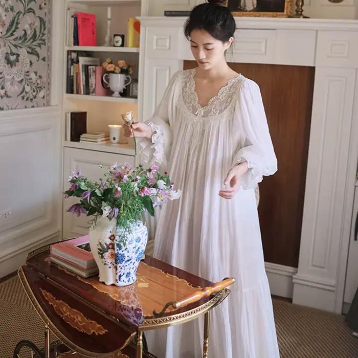 Chemise de nuit féminine en dentelle romantique coupe ample style féerique
