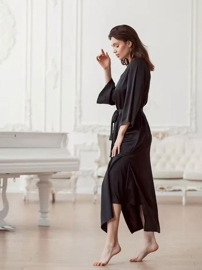 Ensemble de robe de nuit et peignoir en soie luxueuse pour femmes, robe longue en dentelle noire et peignoir, robe de nuit, cadeau d'anniversaire parfait pour elle, nouveauté