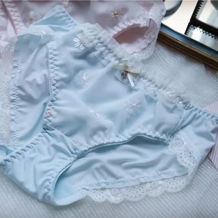 Fleur broderie lait soie culottes femmes Sexy dentelle soyeux lisse sans couture femme sous-vêtements mignon belle Sweety Lingerie Breifs