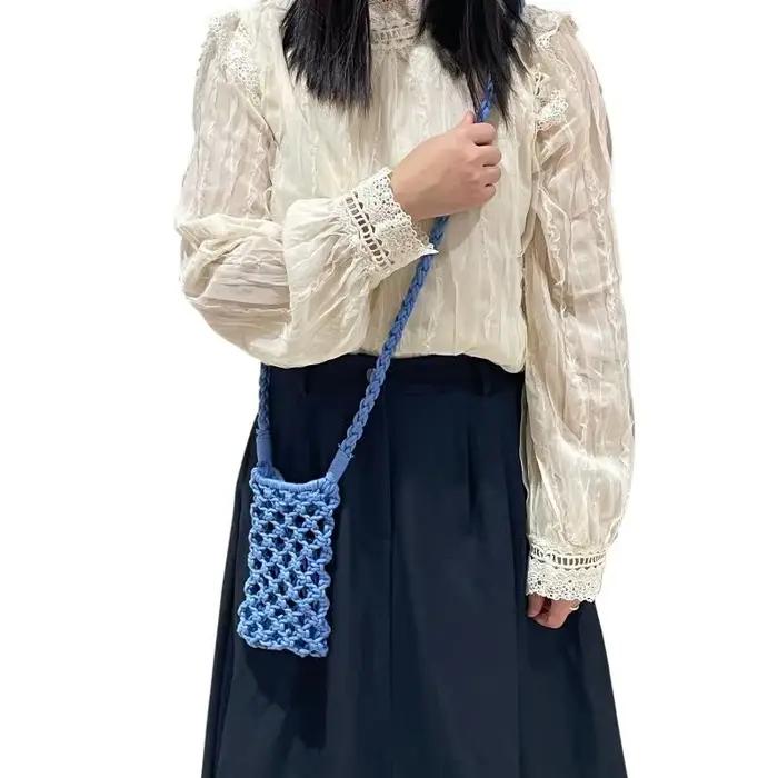 Sac à bandoulière tressé ajouré en crochet pour femme, petit sac de téléphone léger de couleur unie
