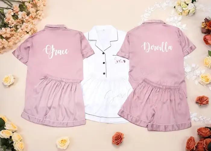 Pyjama de Demoiselle d'Honneur en Satin Bleu Poussiéreux