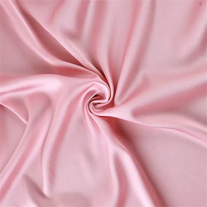 Ensemble de pyjama 3 pièces en satin rose élégant pour femme