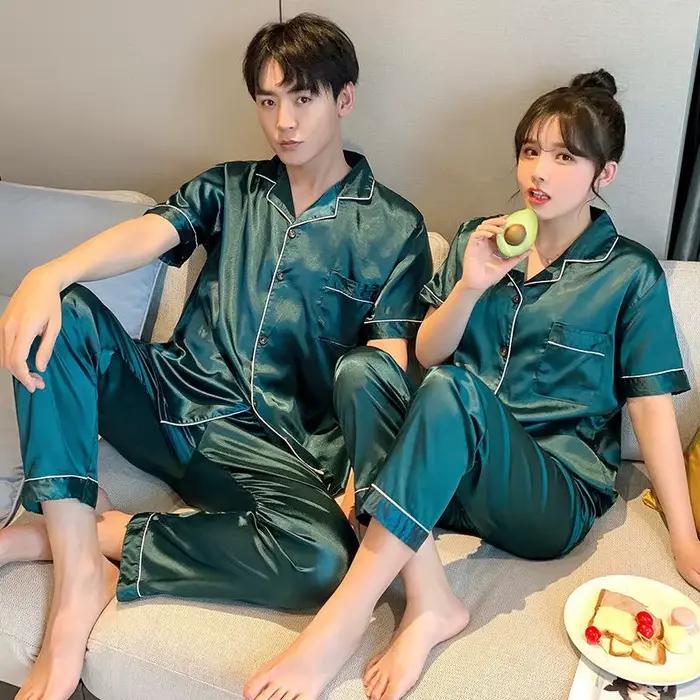Ensemble de pyjamas assortis à manches courtes pour hommes et femmes
