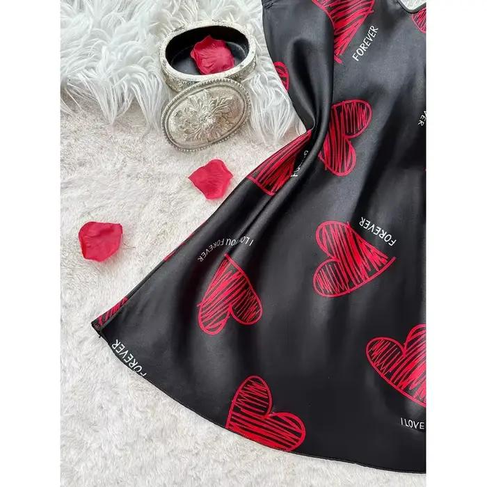 Chemise de nuit en satin imprimé lèvres rouges pour la saint-valentin