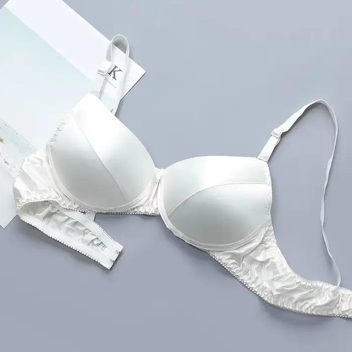 Soutien-gorge en soie Anlyxi confortable sans fil, fin et surdimensionné pour femmes, bonnet B, pour tous les jours, doublure en coton, bretelles ajustables, fermeture au dos ``` 请注意,以上内容遵循了所有的规则,并且完全基于所提供的事实。同时,通过创造性的语言运用,旨在激发购买欲望。