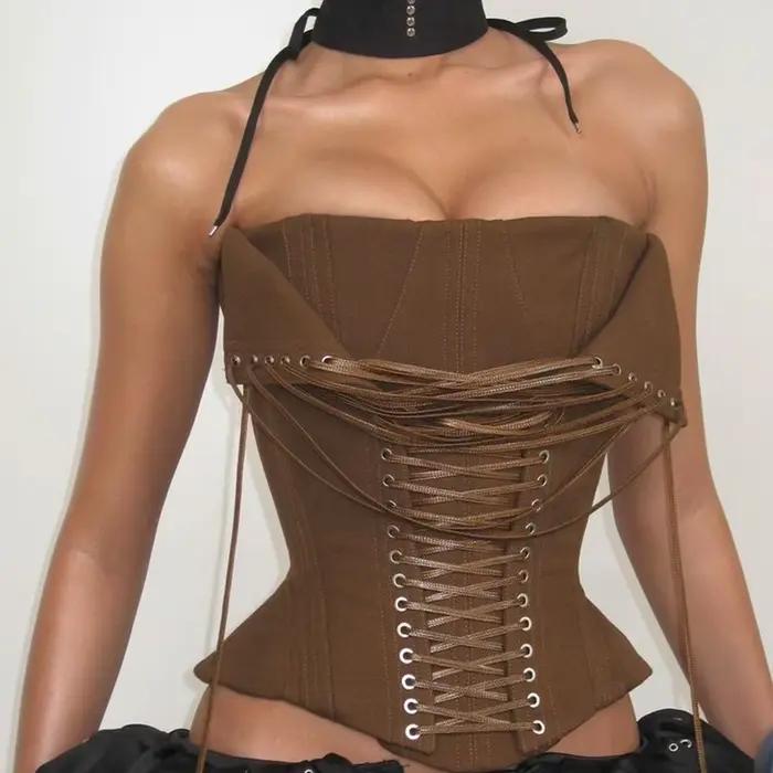 Corset en arête de poisson avec cravate en corde