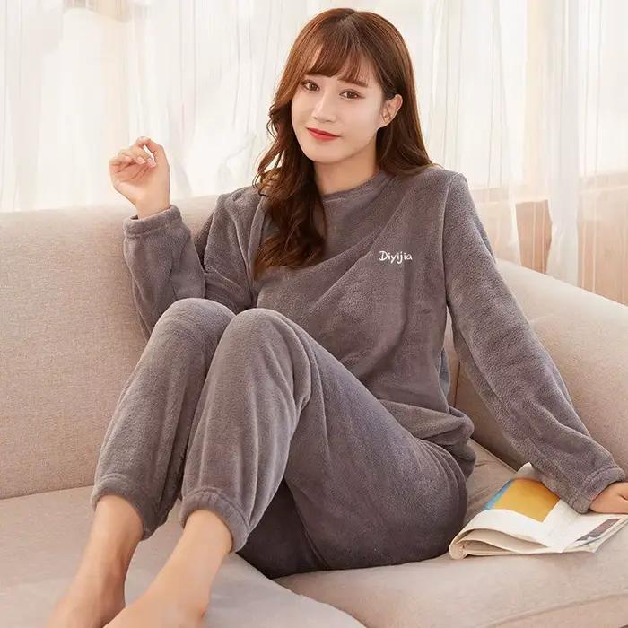 Pyjama d'hiver en velours corail épais pour femme