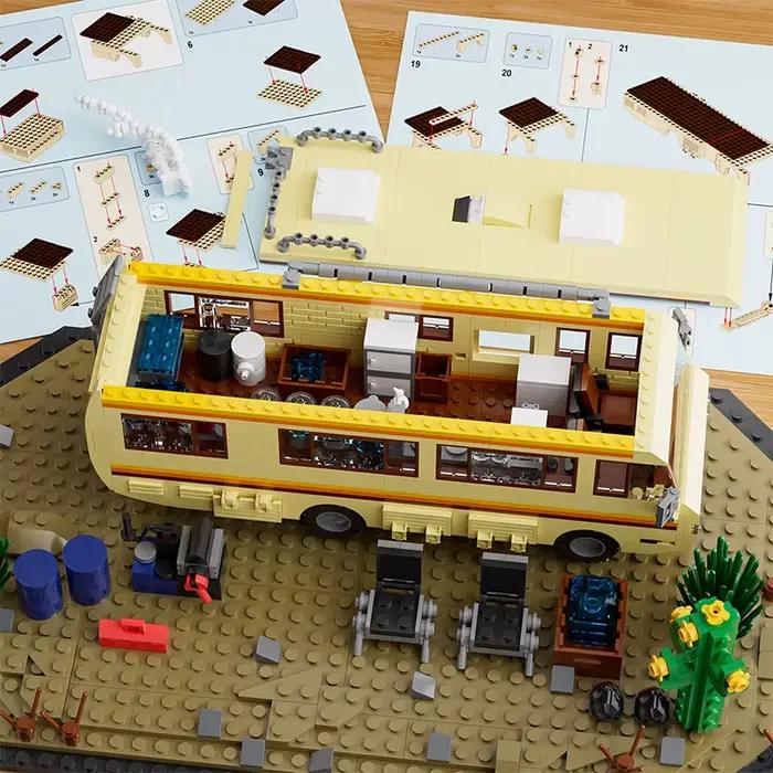 Blocs de construction de modèles de voitures, bus et camping-cars d'aventure, inspirés de la série Breaking Bad, pour les fans passionnés.