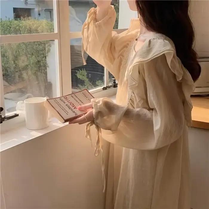 Robe de nuit blanche à manches longues pour femmes