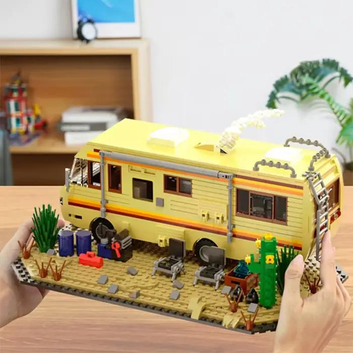 Blocs de construction de modèles de voitures, bus et camping-cars d'aventure, inspirés de la série Breaking Bad, pour les fans passionnés.
