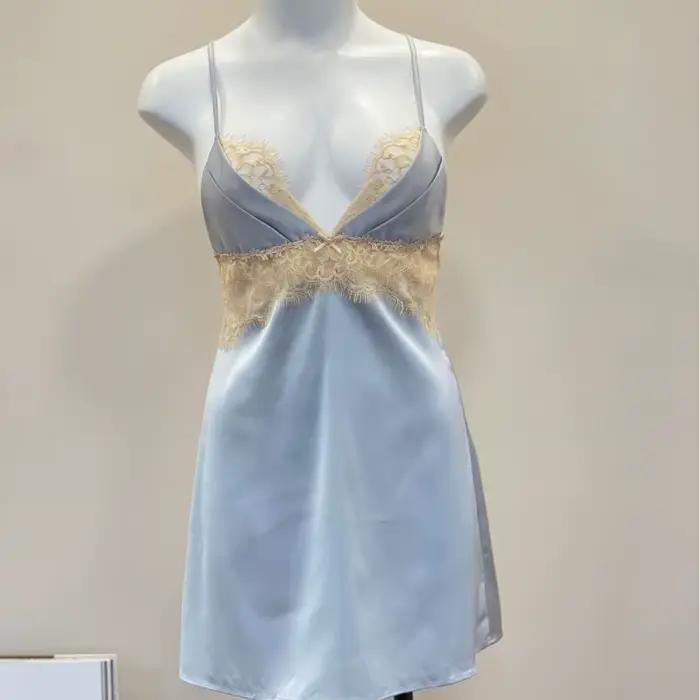 Chemise de nuit en dentelle satinée soyeuse pour femmes