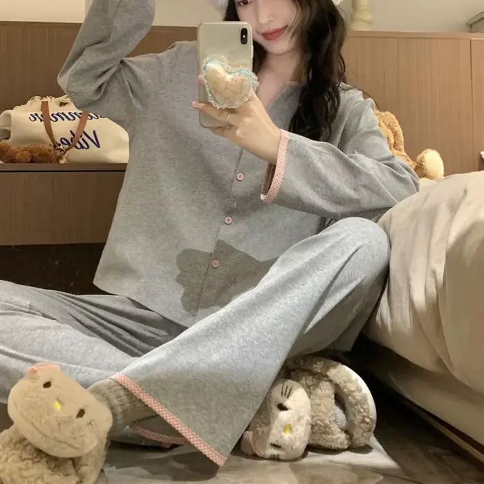 Les vêtements de nuit pour femmes peuvent être portés comme
