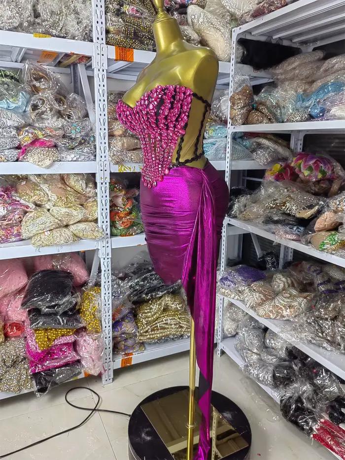 Tenue de soirée pour femmes, tenue de soirée, boîte de nuit, violet vif, sans bretelles, haut Corset en cristal et Mini jupe traînante, ensembles deux pièces, vêtements de nuit