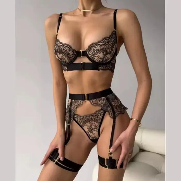 Ensemble de Lingerie de luxe brodée de fleurs noires