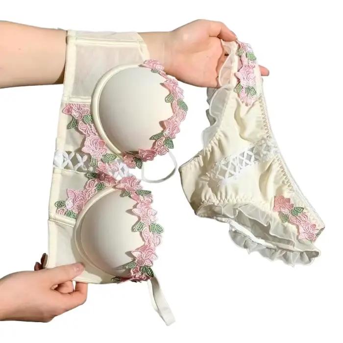 Ensemble de lingerie florale vintage, bralette en dentelle crème, soutien-gorge push-up rétro pour femmes à petite poitrine, brodé, sans armatures, pur et sensuel