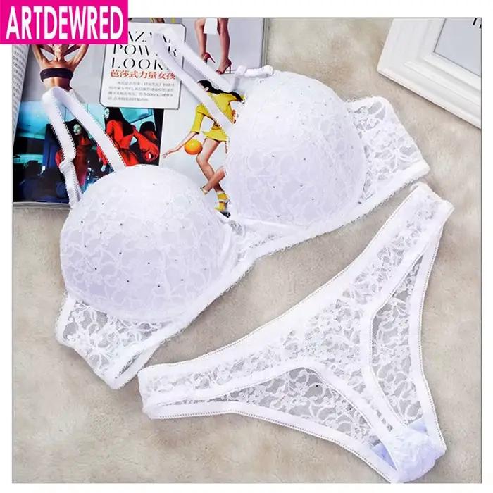 Ensemble soutien-gorge et string en dentelle pour femme