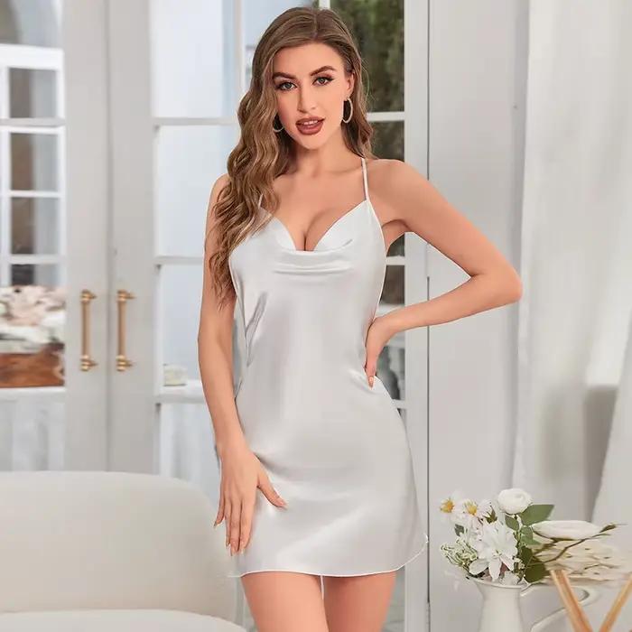 Chemise de nuit d'été en soie unie