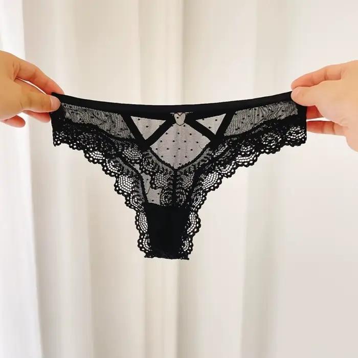 Culotte string taille basse en dentelle ajourée pour femme