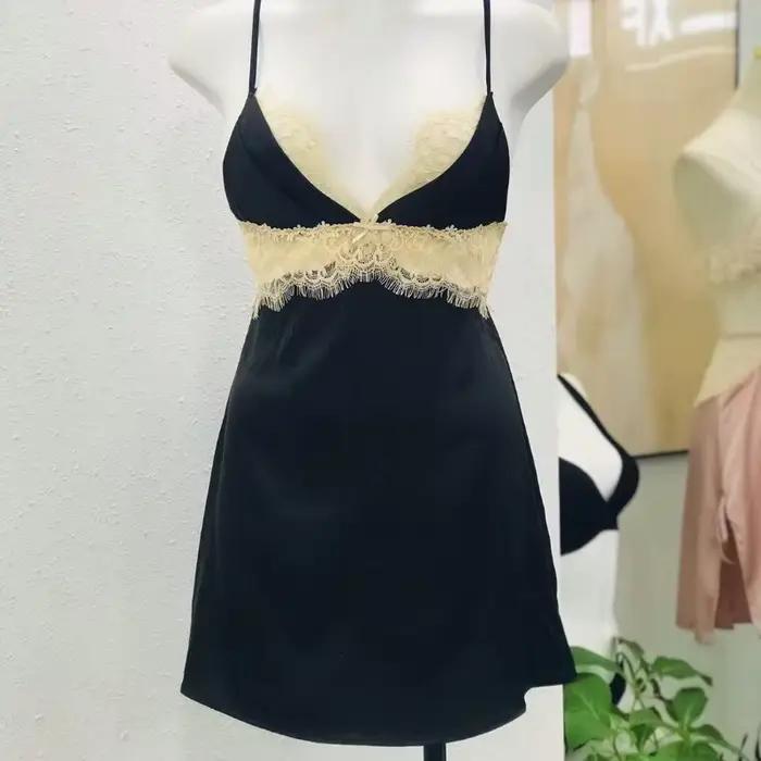 Chemise de nuit en dentelle satinée soyeuse pour femmes