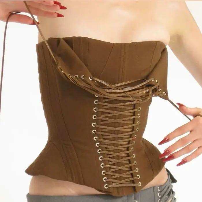 Corset en arête de poisson avec cravate en corde