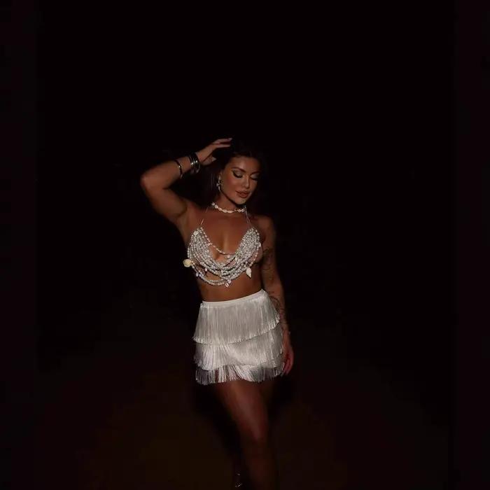 Coquille de luxe gland perles en plastique chaîne de poitrine Bikini haut court femmes Buster soutien-gorge bijoux spectacle de danse nuit Clubwear chaînes de corps