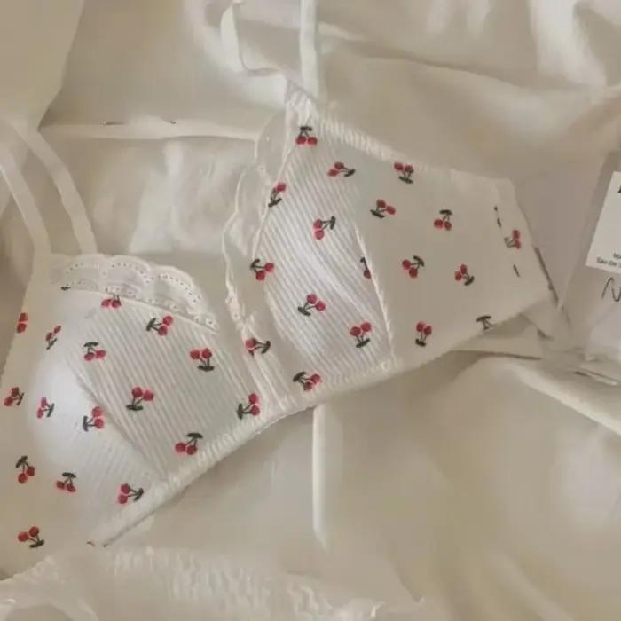 Soutien-gorge coréen simple en dentelle à imprimé cerises