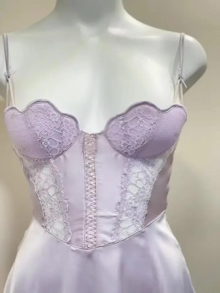 Chemise de nuit élégante en soie douce