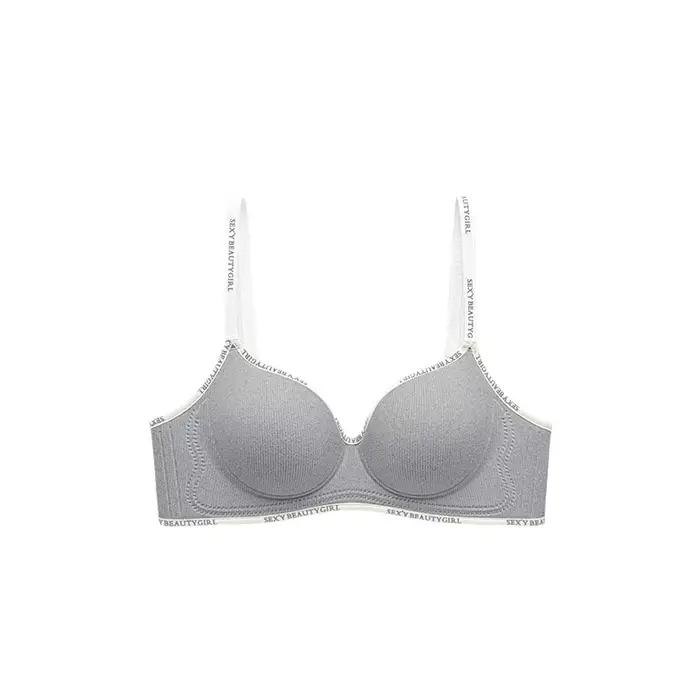 Nouveau soutien-gorge tendance pour petites poitrines : rehausse et unifie avec motif lettres