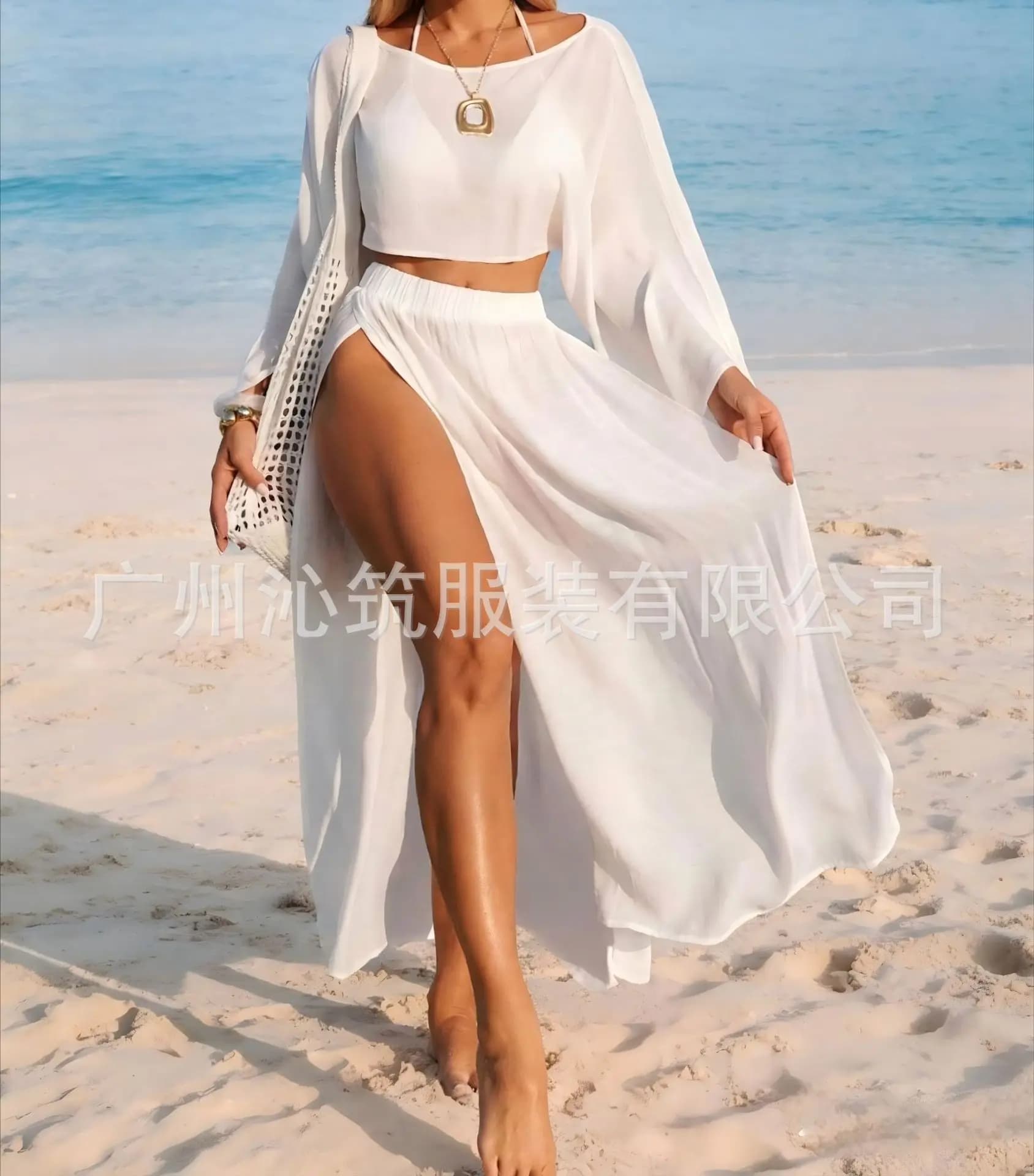 Ensemble de maillot de bain sexy pour femme avec haut de bikini, bas court révélant la taille et cac