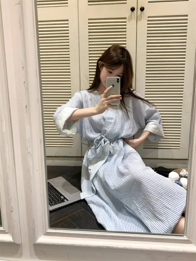Chemise de nuit rayée bleue, robe de matin décontractée ample et simple à manches longues pour femme