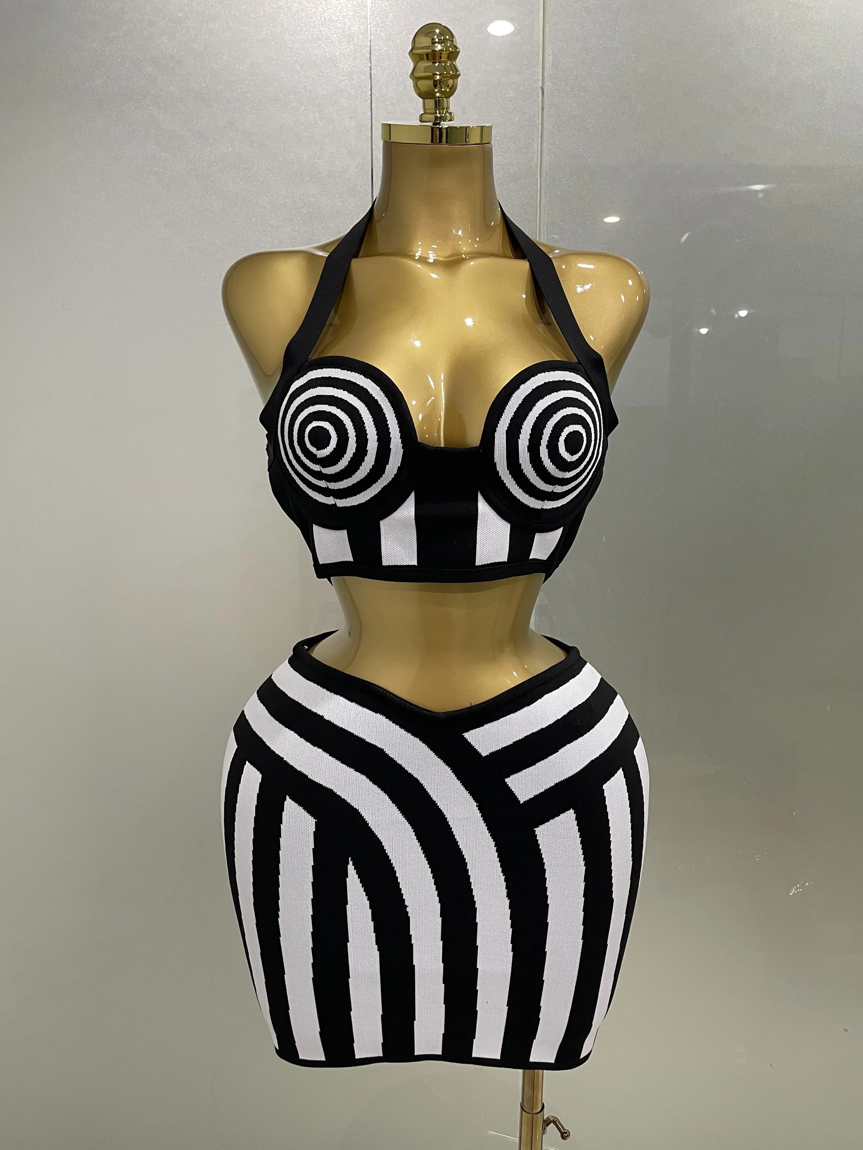 2025 nouvelles femmes célébrité Sexy Jacquard noir blanc deux pièces moulante rayé bandeau jupe ense