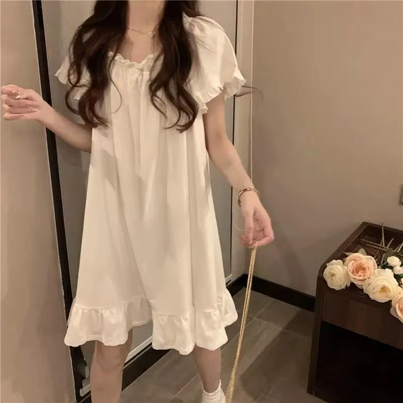 Chemise de nuit blanche à manches courtes pour femmes, vêtements de salon d'été, col carré à volants