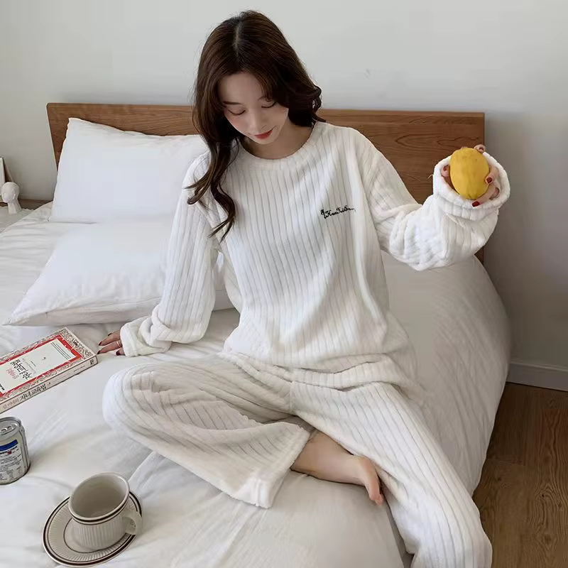Pyjama d'hiver pour femmes, vêtements de maison, vêtements chauds d'automne et d'hiver, en velours d